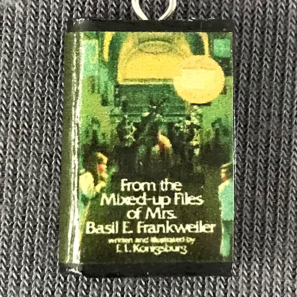 Mixed-up Files of Mrs. Basil E. Frankweiler by Konigsburg Handmade Book Necklace - Picture 2 of 15